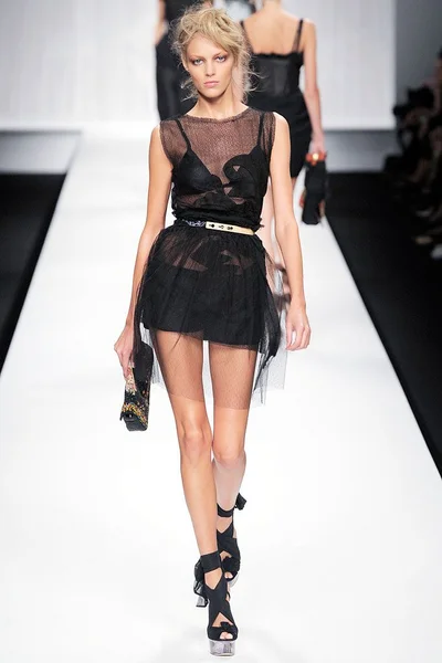 Look 25